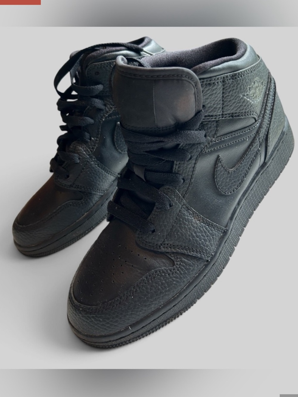 Air Jordan 1 Mid Big kid black leather high top sneakers size 5.5 youth 2020
